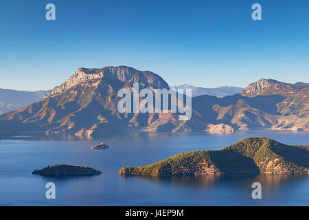 Vista del lago Lugu, Yunnan, Cina e Asia Foto Stock