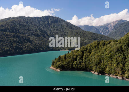 Montagne del Caucaso e Jari serbatoio acqua, regione di Svaneti, Georgia, nel Caucaso, in Asia Foto Stock