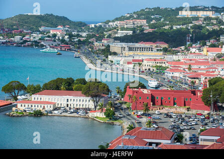 Vista su Charlotte Amalie, capitale di San Tommaso, con Fort Christian, Isole Vergini americane, West Indies, dei Caraibi Foto Stock