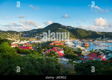 Vista su Charlotte Amalie, capitale di San Tommaso, Isole Vergini americane, West Indies, dei Caraibi e America centrale Foto Stock