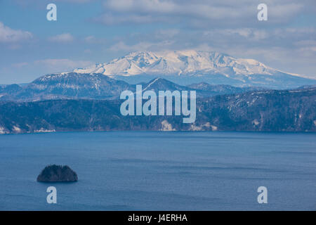 La caldera del Lago Mashu, Akan National Park, Hokkaido, Giappone, Asia Foto Stock