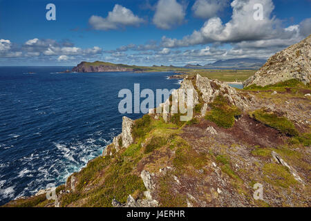 Una vista dalla testa di Clogher verso Sybil punto, all'estremità occidentale della penisola di Dingle, nella contea di kerry, munster, irlanda Foto Stock