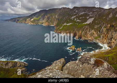 Le scogliere di Slieve League, vicino a Killybegs, County Donegal, Ulster, Repubblica di Irlanda, Europa Foto Stock