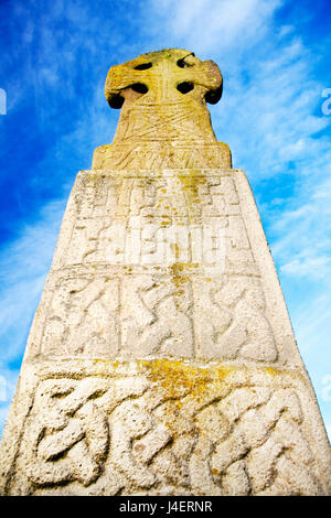 Croce celtica, Carew Castle, Pembrokeshire, Wales, Regno Unito, Europa Foto Stock