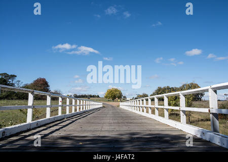 Munsie ponte su acque di Salisbury,Gostwyck vicino Uralla NSW Australia. Foto Stock