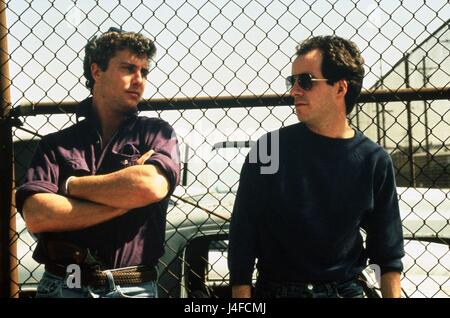 Per vivere e morire in L.A. Anno : 1985 USA Direttore : William Friedkin John Pankow, William Petersen foto: Jane O'Neal. È vietato riprodurre la fotografia al di fuori del contesto della promozione del film. Esso deve essere accreditato al Film Company e/o il fotografo assegnato da o autorizzati da/ammessi sul set del Film Company. Limitato a uso editoriale. Foto12 non concede diritti di pubblicità delle persone rappresentate. Foto Stock