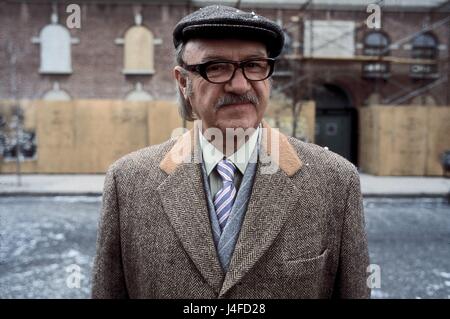 Il Royal Tenenbaums Anno : 2001 USA Direttore : Wes Anderson Gene Hackman foto: James Hamilton. È vietato riprodurre la fotografia al di fuori del contesto della promozione del film. Esso deve essere accreditato al Film Company e/o il fotografo assegnato da o autorizzati da/ammessi sul set del Film Company. Limitato a uso editoriale. Foto12 non concede diritti di pubblicità delle persone rappresentate. Foto Stock