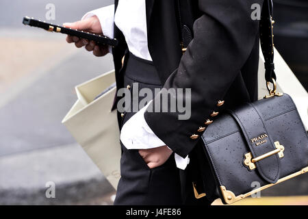 Borsa Prada al Mashama show, Paris Fashion Week RTW A/W 2017, Parigi, Francia Foto Stock