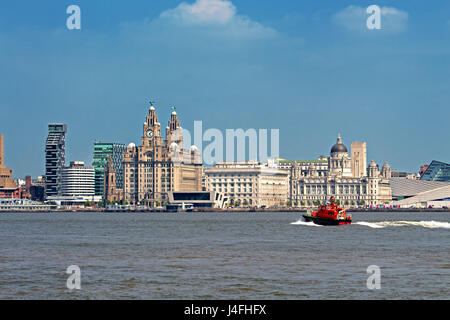 Il pilota di Liverpool Dunlin in barca sul fiume Mersey Foto Stock