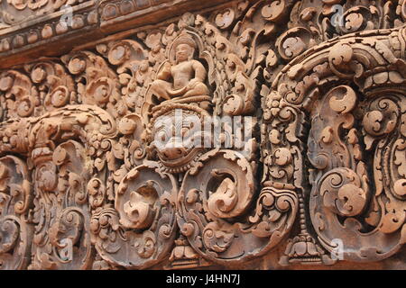 Della pietra che intaglia il Banteay Srei temple, Cambogia Foto Stock