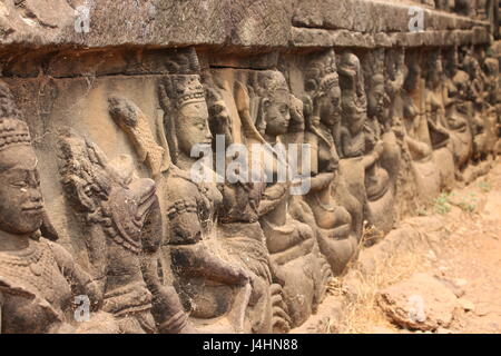 Le sculture in legno del tempio, complesso di Angkor, Cambogia Foto Stock