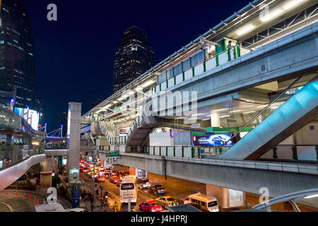 Asok BTS Skytrain Station, Bangkok, Thailandia Foto Stock