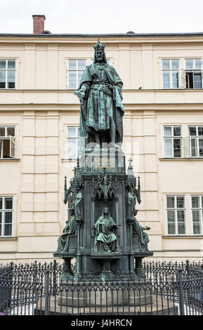 Antica statua di Carlo IV, Praga, Repubblica Ceca. Tema architettonico. Foto Stock