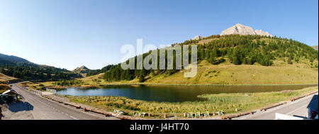 Col de Vars, Francia: pass road e sulle montagne circostanti Foto Stock