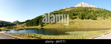 Col de Vars, Francia: pass road e sulle montagne circostanti Foto Stock