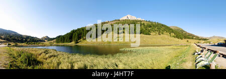 Col de Vars, Francia: pass road e sulle montagne circostanti Foto Stock