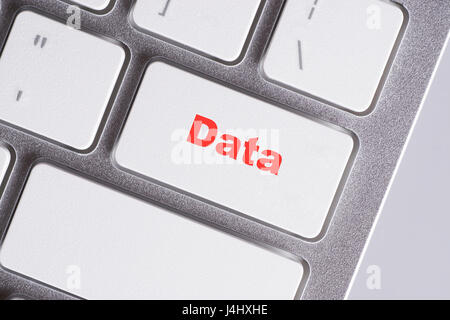 'Data' parole rosso su bianco tastiera - online, l'istruzione e la concezione di business Foto Stock