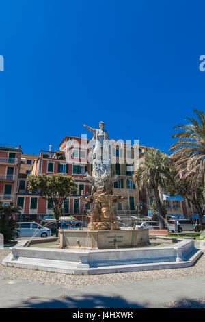 SANTA MARGHERITA LIGURE, Italia - 29 Aprile 2017: Monumento a Cristoforo Colombo a Santa Margherita Ligure, Italia. Il monumento è stato creato dallo scultore Foto Stock