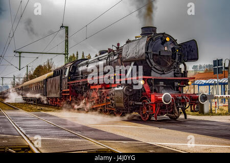 Vintage black Steam powered convoglio ferroviario Foto Stock