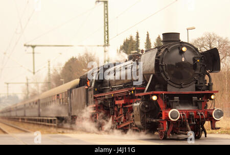 Vintage black Steam powered convoglio ferroviario Foto Stock