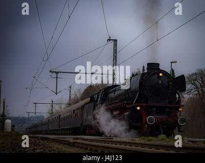 Vintage black Steam powered convoglio ferroviario Foto Stock