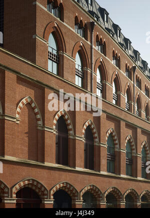 St Pancras Renaissance Hotel. La nuova ala neogotico, con 189 camere, da Richard Griffiths architetti, 2011. Rosso mattone, con medicazioni di pietra Foto Stock