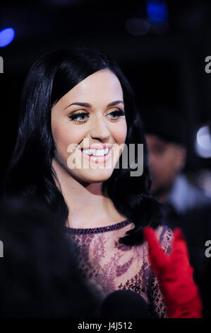 Katy Perry arriva a 102,7 KIIS FM Jingle della sfera 2010 a Nokia Theater L.A. Vivere il 5 dicembre 2010 a Los Angeles, California. Foto Stock