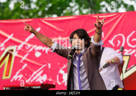 Il cantante Joe Jonas dei Jonas Brothers effettuando al 2008 102,7 Kiss FM Wango Tango Festival di Irvine. Foto Stock