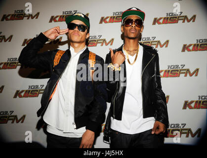 (L-R) Legacy e Ben J di nuovo i ragazzi arrivano al red carpet per KIIS FM's Wango Tango 2011 a Staples Center il 14 maggio 2011 a Los Angeles, California. Foto Stock