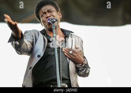 Charles Bradley esegue al 2017 Beale Street Music Festival a Tom Lee Park a Memphis, Tennessee il 5 maggio 2017. Foto Stock