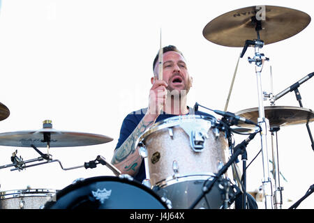 Mark O'Connell, batterista di tornare domenica esegue al 2017 Beale Street Music Festival a Tom Lee Park a Memphis, Tennessee il 5 maggio 2017. Foto Stock