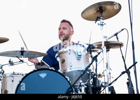 Mark O'Connell, batterista di tornare domenica esegue al 2017 Beale Street Music Festival a Tom Lee Park a Memphis, Tennessee il 5 maggio 2017. Foto Stock