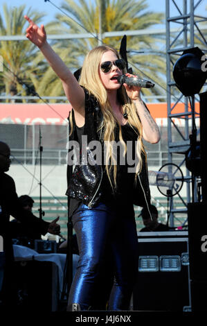 Avril Lavigne esegue a 102,7 KIIS FM Wango del Tango a Home Depot Center il 11 maggio 2013 a Carson, California. Foto Stock