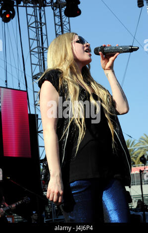 Avril Lavigne esegue a 102,7 KIIS FM Wango del Tango a Home Depot Center il 11 maggio 2013 a Carson, California. Foto Stock