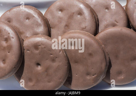 Minuto di cioccolato cookies seduti sulla piastra per il dessert Foto Stock