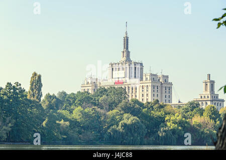 Vista dal parco Herastrau di casa della Free Press - Casa Presei libere. Foto Stock