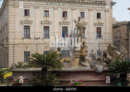 L'Italia, sicilia, Siracusa, fontana di Piazza Archimede Foto Stock