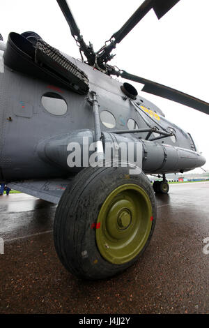 TUSHINO, Mosca, Russia - 9 Maggio 2012: Russo Air force Mi-8MT-06059 RF a Tushino airfiled durante la Giornata della Vittoria parade. Foto Stock
