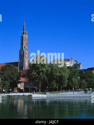 Germania, Landshut, vista città, San della chiesa di San Martino, Castello Trausnitz, l'ISAR esterno, Baviera, Bassa Baviera, città, estate, la chiesa, la torre in mattoni, 131 m, nel 1389-1500, Chiesa collegiata, città chiesa parrocchiale, luogo di interesse, sul fiume Isar shore, promenade, steeple Foto Stock