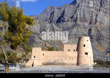 In Oman Musandam, Al-Khasab, fort penisola araba, il Medio Oriente, Sultanato di Oman, penisola di Musandam, Haja montagne, montagne, la costruzione, la struttura presenta uno stile architettonico, mucky costruzione, mucky metodo di costruzione, Architettura, destinazione, luogo di interesse, turismo Foto Stock