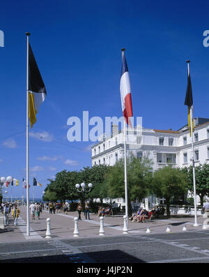 Francia Aquitania, Gascogne, Arcachon, vista città, passer-da Südwestfrankreich, città, località balneare, hotel, turismo, turistico, bandiere Foto Stock