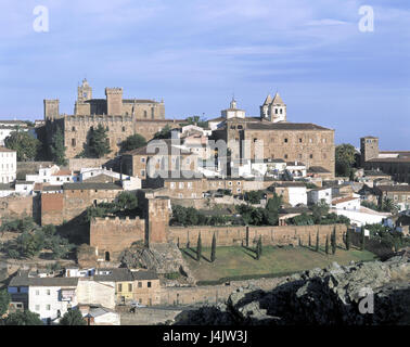 Spagna, Caceres, Guadalupe, panoramica sulla città, il Chiostro ex-diaeresis dura, vista città, vista chiostro di Nuestra Señora de Guadalupe, mura, dettaglio-UNESCO del patrimonio culturale mondiale, struttura, architettura, storicamente Foto Stock