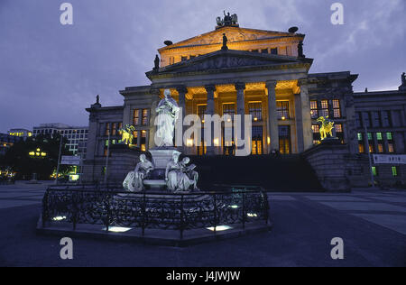 Germania Berlino centro, gendarme il mercato, teatro, di Schiller monumento, serata comedy house, concert hall, architetto Schinkel, statua, freeze frame, scrittore, Friedrich von Schiller, struttura, storicamente, in serata, illuminateds, esterno Foto Stock