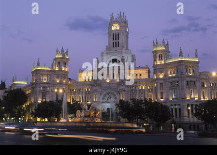 Spagna, Madrid, Plaza de Cibeles, il Palacio de Comunicaciones, crepuscolo Europa, capitale, la struttura principale post, architettura, Cibeles, fontana, fontana, leone la combinazione del motociclo, palace, struttura, nel 1917, l'architettura stile architettonico, luogo di interesse storico Foto Stock