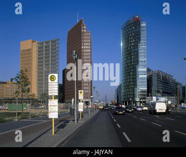 Germania, Berlino e Potsdam Square, scene di strada Europa, capitale, alta sorge, edifici per uffici, Lipsia street, traffico, automobili, traffico traffico cittadino Foto Stock