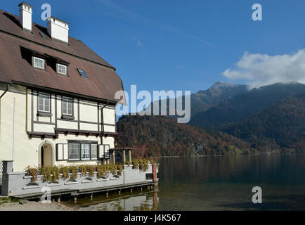 Vecchia casa in Sankt Gilgen presso il lago Wolfgang, Salzkammergut, Austria Foto Stock