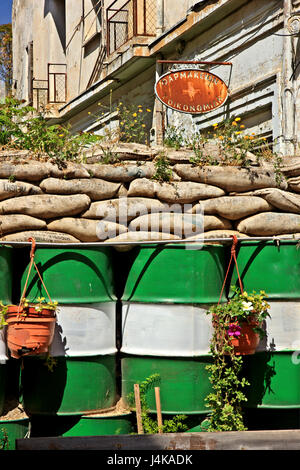 Parte della "linea verde" ("zona tampone" o 'Dead zona') nella città vecchia di Lefkosia (Nicosia), l'ultima capitale europea divisa in tutto il mondo. Cipro Foto Stock