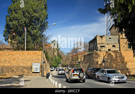 Paphos gate sulla Mura venete (accanto alla "linea verde" o "zona tampone") nella vecchia città di Nicosia (Lefkosia), Cipro. Foto Stock