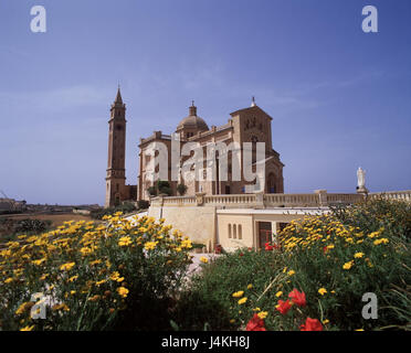 Malta, isola di Gozo, la Chiesa del pellegrinaggio, Ta Pinu esterno, luogo di pellegrinaggio, chiesa, basilica, clock tower, chiesa, fede e religione Foto Stock