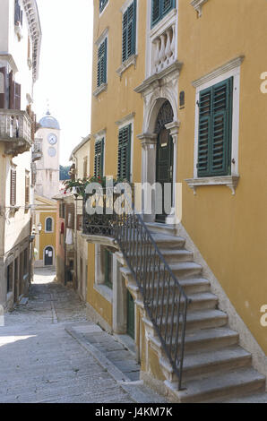 Croazia, Istria, Labin, Città Vecchia, lane, case residenziali, dettaglio scale Europa, Europa sud-orientale, la penisola balcanica la penisola balcanica, Republika Hrvatska, Istra Istria, città, architettura, case, facciate, ingresso scale, in maniera restrittiva, strettamente Foto Stock